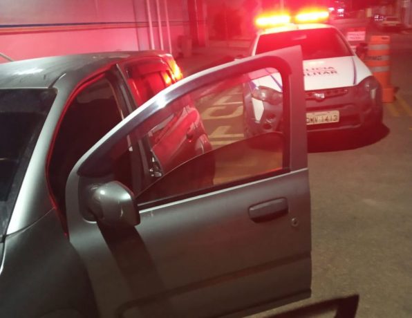 Carro furtado em Contagem é recuperado horas depois na MG 431