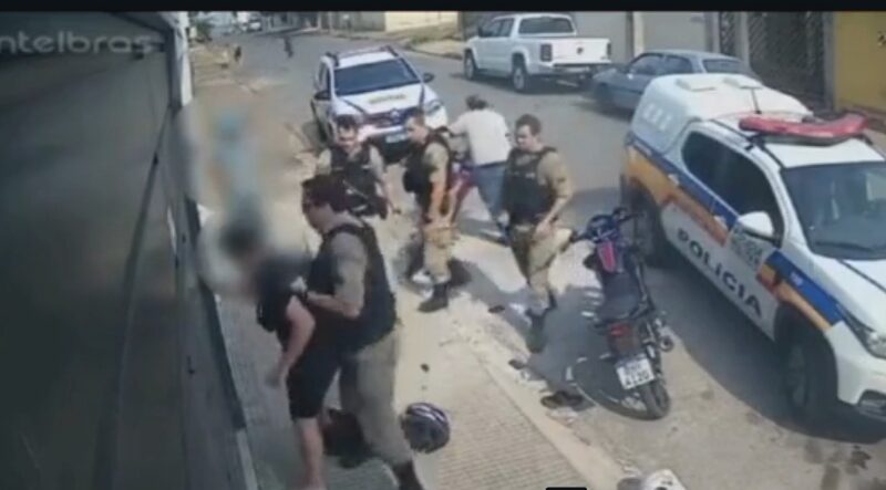 Vídeo: adolescente não obedece ordem de parada, cai da moto e é apreendido em Arcos