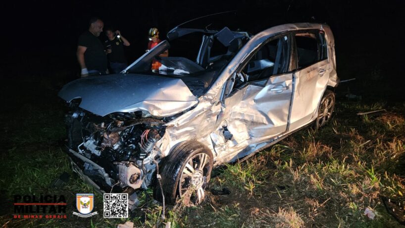 Motorista morre depois de carro rodar na pista e colidir em outro veículo em Pimenta