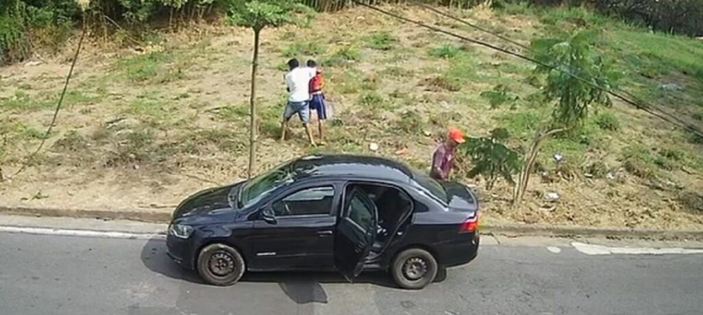 Vídeo: homem é arrastado para área de mata em Belo Horizonte e morto a tiros depois de ser torturado