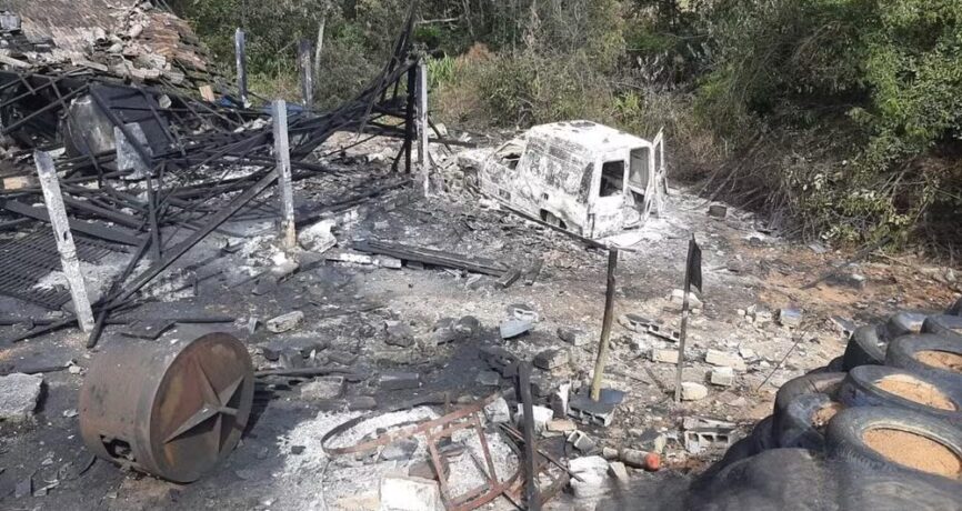 Homem encontrado carbonizado em explosão em fábrica de pólvora era o proprietário do lugar