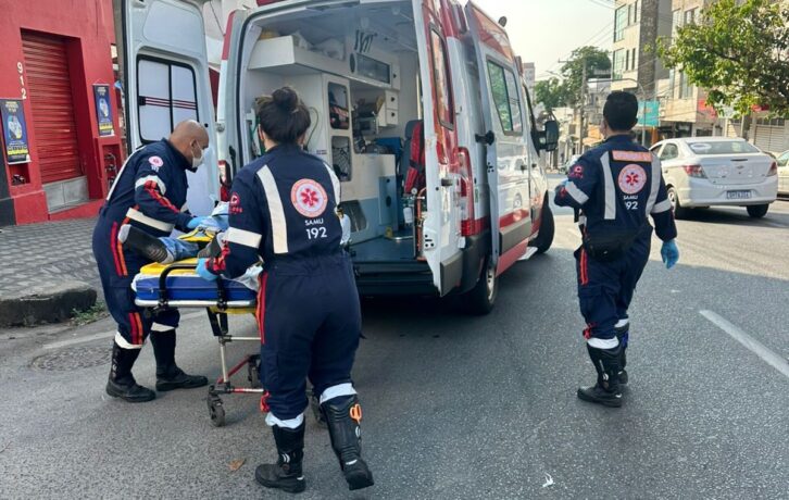 Colisão entre carro e motocicleta deixa piloto e garupa feridos