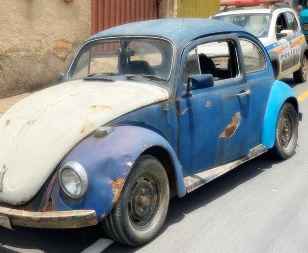 Blitz na Rua Divinópolis aborda 20 veículos e um homem foi preso por embriagues