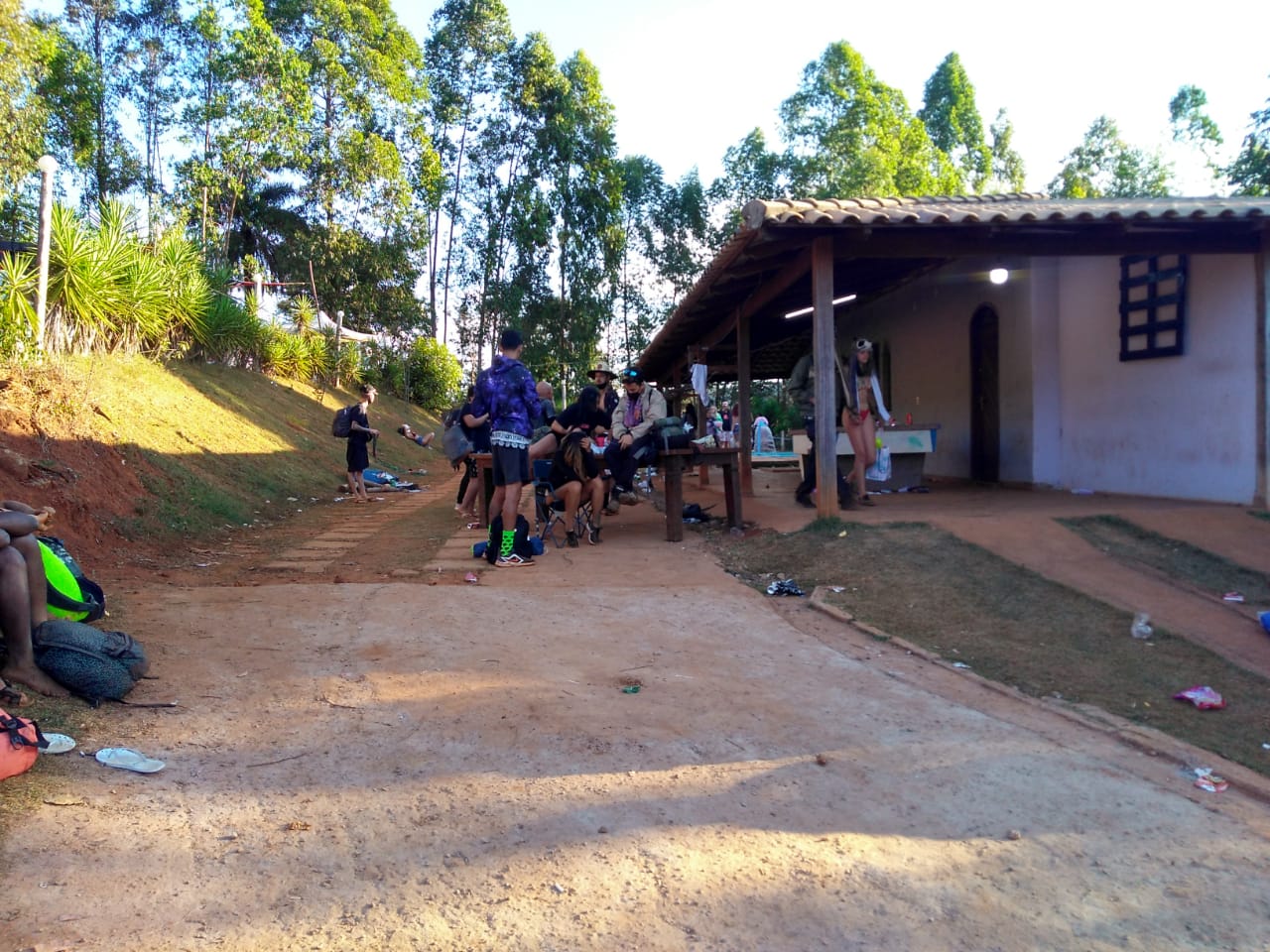 PM encerra festa rave clandestina na zona rural de Itaúna