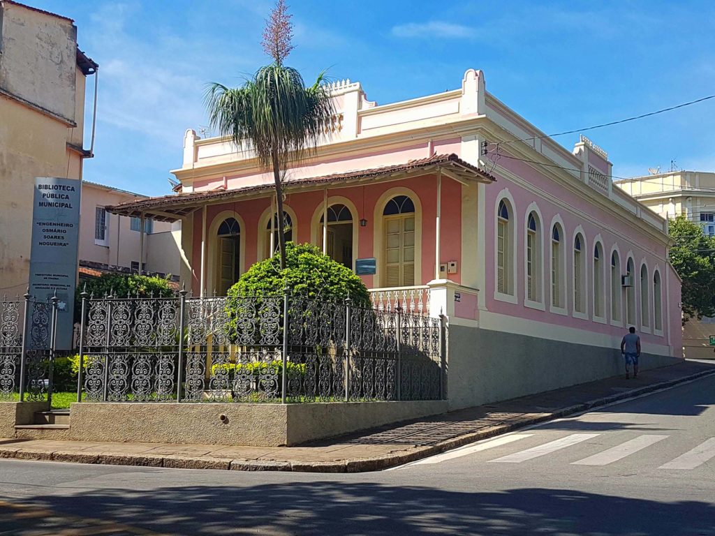 Biblioteca Pública de Itaúna reabre portas para atendimento à população