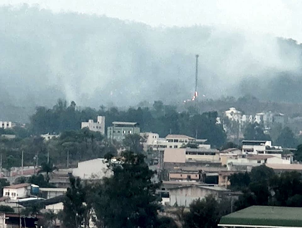 Mata do Bairro Jadir Marinho ainda tem chamas