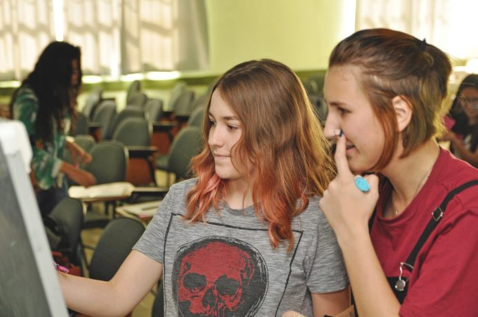 Alunos e professores de Itaúna recebem programa para estimular o empreendedorismo ambiental