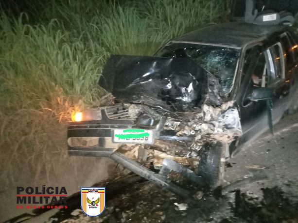 Acidente entre caminhão e carro deixa cinco feridos em Arcos