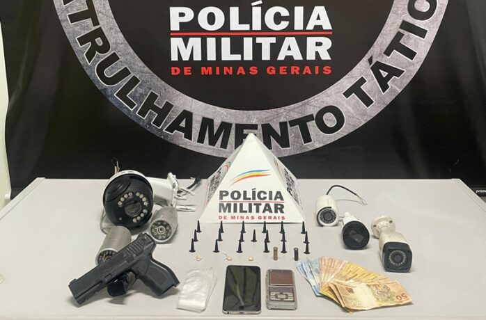 Adolescente é apreendido e com ele estavam drogas e simulacro de arma de fogo