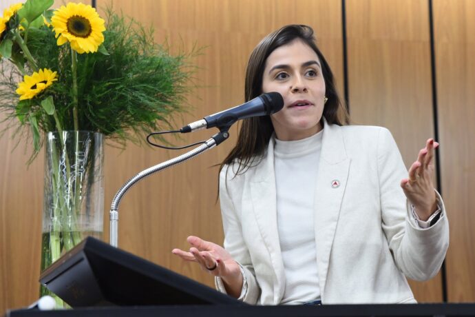 Vídeo: deputada Lohanna é agraciada com o título de Cidadã Honorária de Itaúna