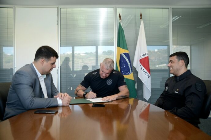 Construção do presídio de Itaúna já atende à lei que veda instalação de tomadas e pontos de energia