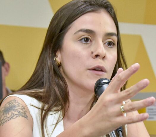 Deputada Lohanna cumpre agenda em Itaúna recebendo demandas de todas as áreas