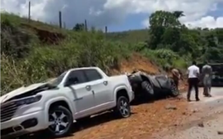 Vídeos: um homem morre e outro fica gravemente ferido na BR 381, nesta sexta-feira, 8