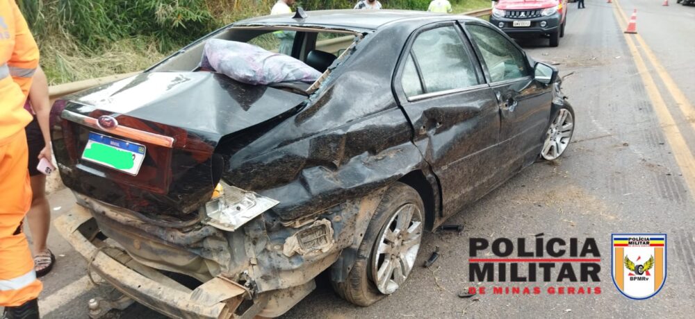 Passageira passa mal e marido perde controle do carro na MG 050 ao tentar ajudá-la