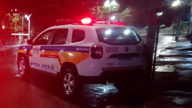 Embriagado, motorista cai com carro na vala, tenta correr da PM e acaba preso