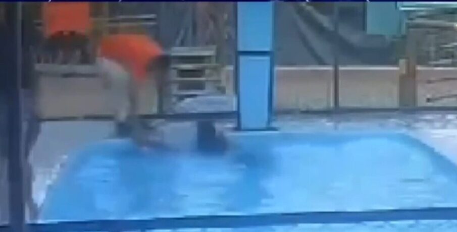 Vídeo mostra mãe tentando afogar filha de 6 meses em piscina em Goiás