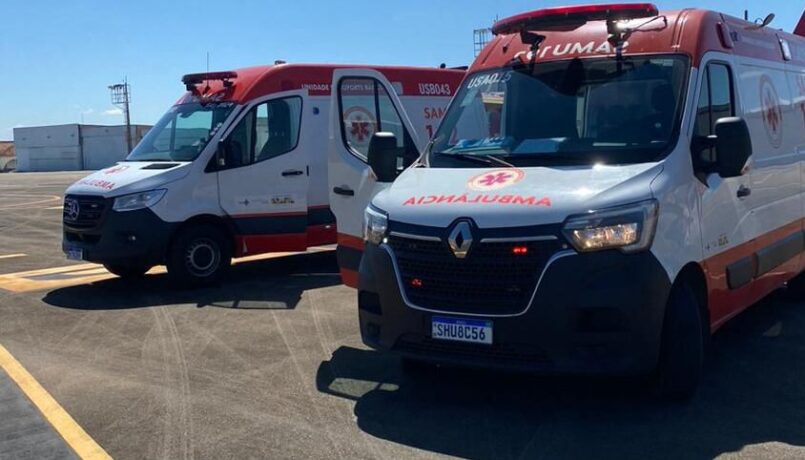 Motorista fica bastante ferido em colisão com poste no bairro Tropical