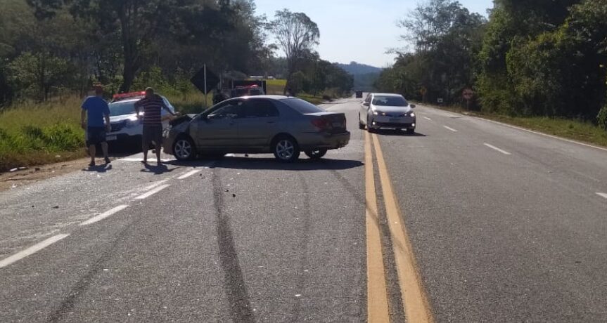 Motorista causa colisão entre carros e foge deixando para trás o irmão ferido