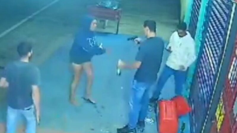 Vídeo: policial e amigo são suspeitos de agredir mulher que não quis sair com eles