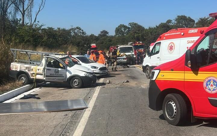 Vídeo: vários carros e um caminhão se envolvem em acidente na BR 494 hoje, 26, em Divinópolis