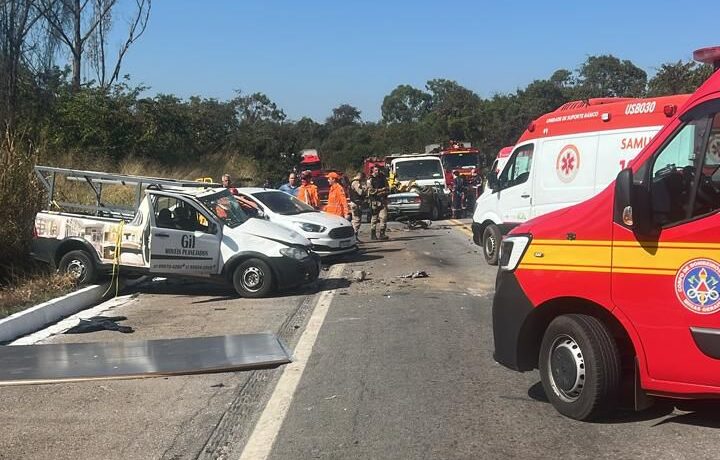 Vídeo: vários carros e um caminhão se envolvem em acidente na BR 494 hoje, 26, em Divinópolis