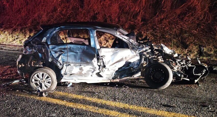 Colisão entre carro e ônibus na MG 050 deixa uma mulher ferida