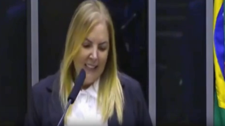 Vídeo: vice-prefeita Gláucia Santiago toma posse na Câmara Federal