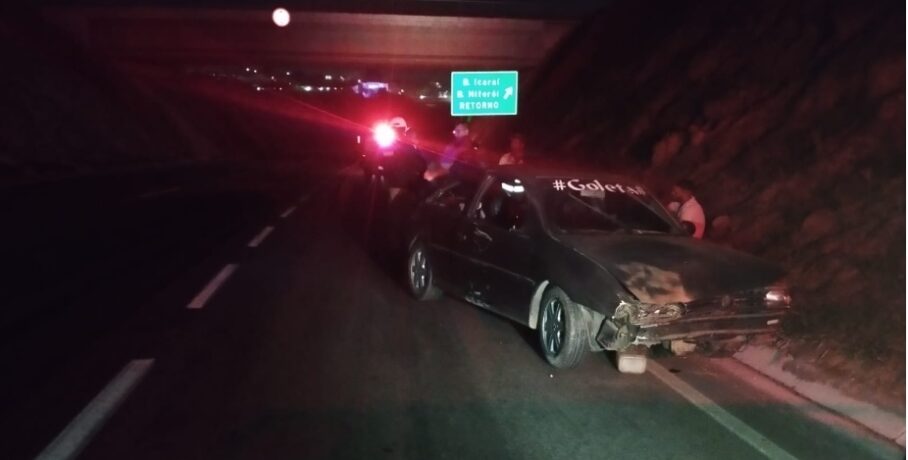 Embriagado e sem habilitação: motorista capota na MG 050, em Itaúna