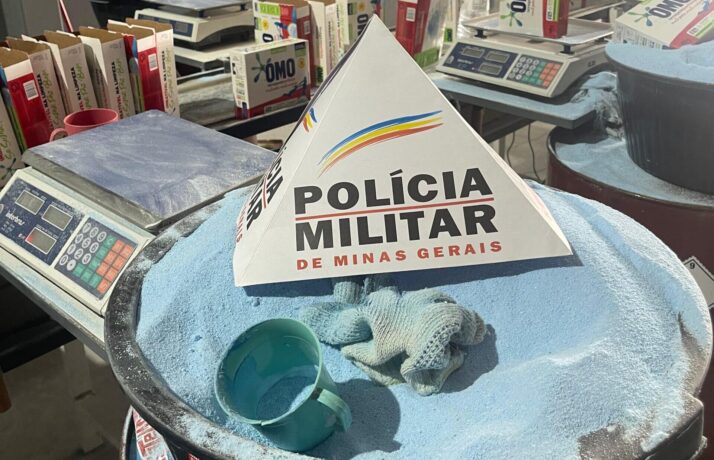 Polícia interdita mais um galpão de embalagem de sabão em pó em caixas de marca superior