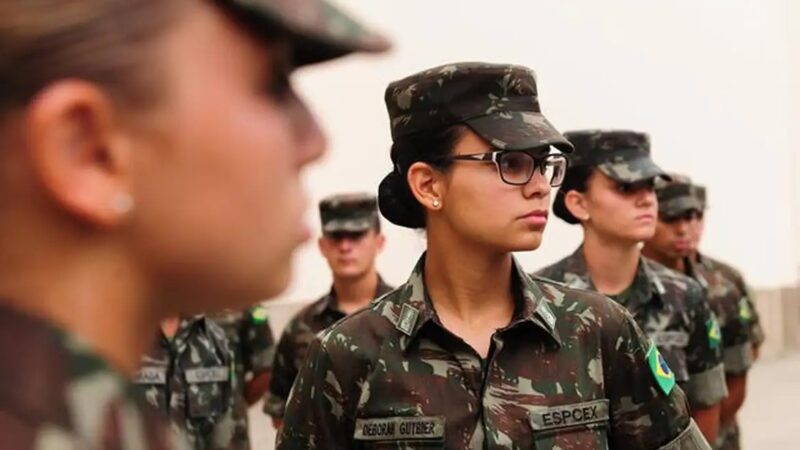 Mulheres poderão se alistar no serviço militar aos 18 anos já no próximo ano