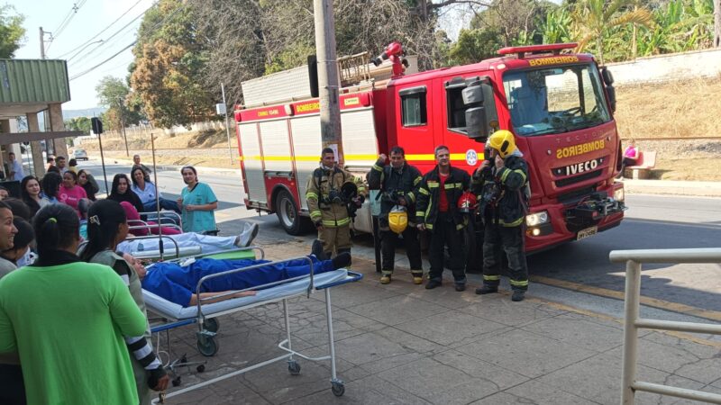 Vídeo: Corpo de Bombeiros realiza simulado de incêndio no Hospital Manoel Gonçalves