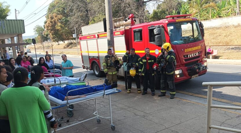 Vídeo: Corpo de Bombeiros realiza simulado de incêndio no Hospital Manoel Gonçalves