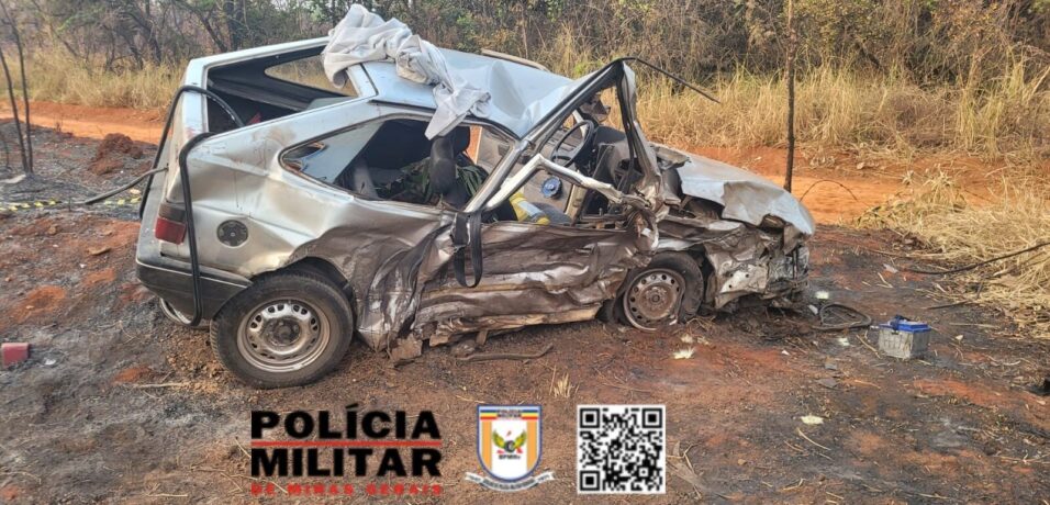 Três mortos e quatro feridos foi o resultado da colisão entre dois veículos na BR 352, em Abaeté