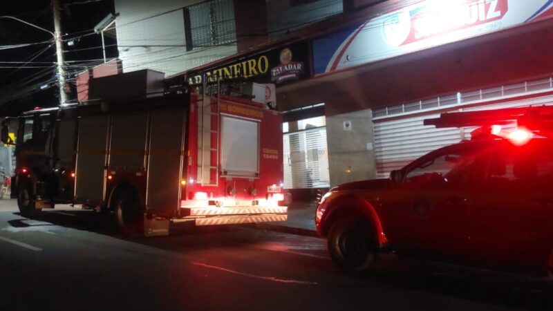 Fritadeira elétrica provoca incêndio em restaurante no centro de Itaúna e deixa prejuízos