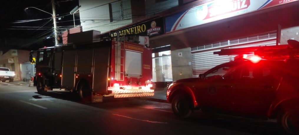 Fritadeira elétrica provoca incêndio em restaurante no centro de Itaúna e deixa prejuízos