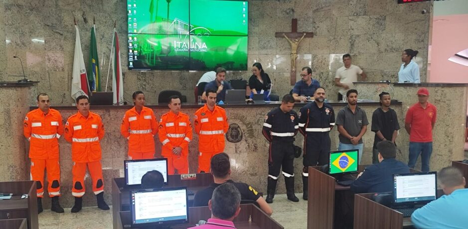 Bombeiros e socorristas do Samu recebem Moção de Aplausos da vereadora Edênia por combate a incêndio em situação adversa