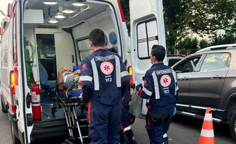 Locomotiva quase atropela homem que fica ferido na cabeça, em Itaúna