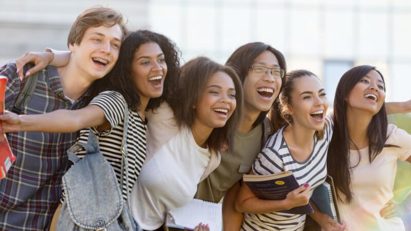 Coca-Cola oferece 5 mil vagas em curso gratuito para jovens em Minas