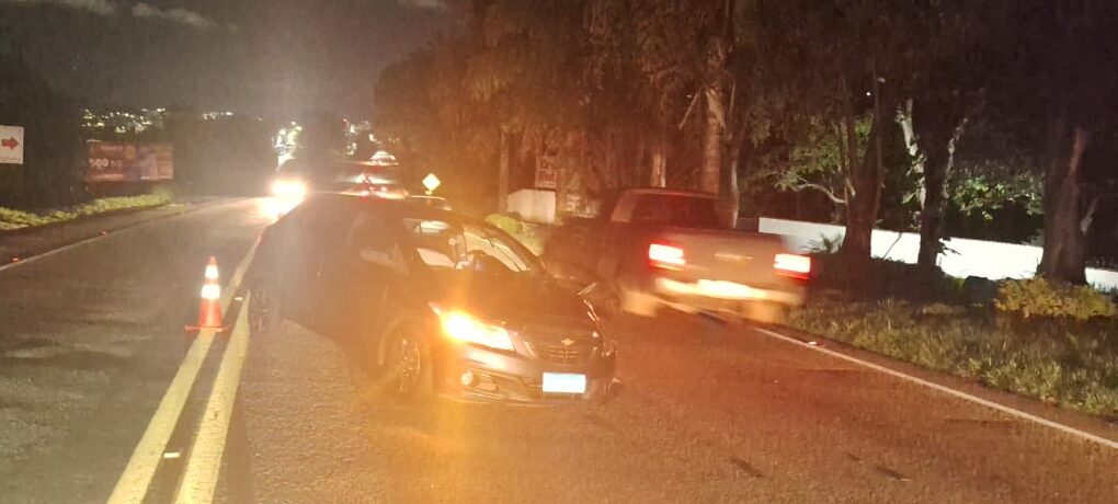 Motorista embriagado provoca acidente na MG 050; a outra condutora fica presa às ferragens