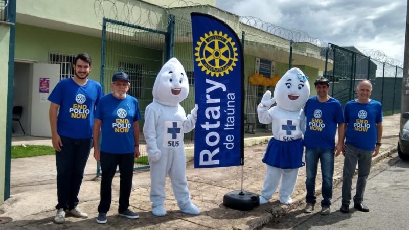 Rotary Itaúna participa do Dia D da campanha de vacinação contra a pólio