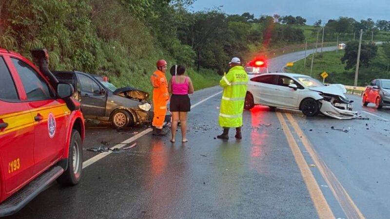 Vídeo: grave acidente neste domingo, 22, em Itaúna, deixa três pessoas feridas