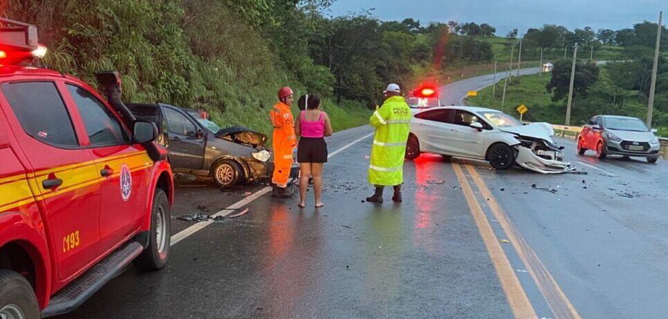 Vídeo: grave acidente neste domingo, 22, em Itaúna, deixa três pessoas feridas