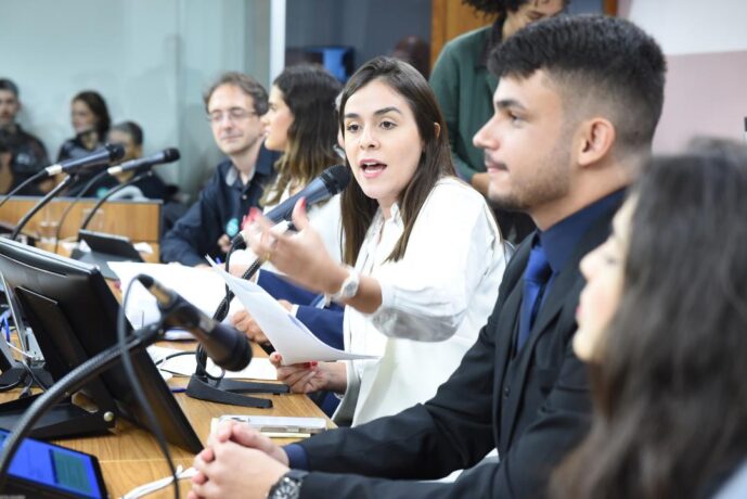 Audiência discute a importância  das empresas juniores na formação dos estudantes